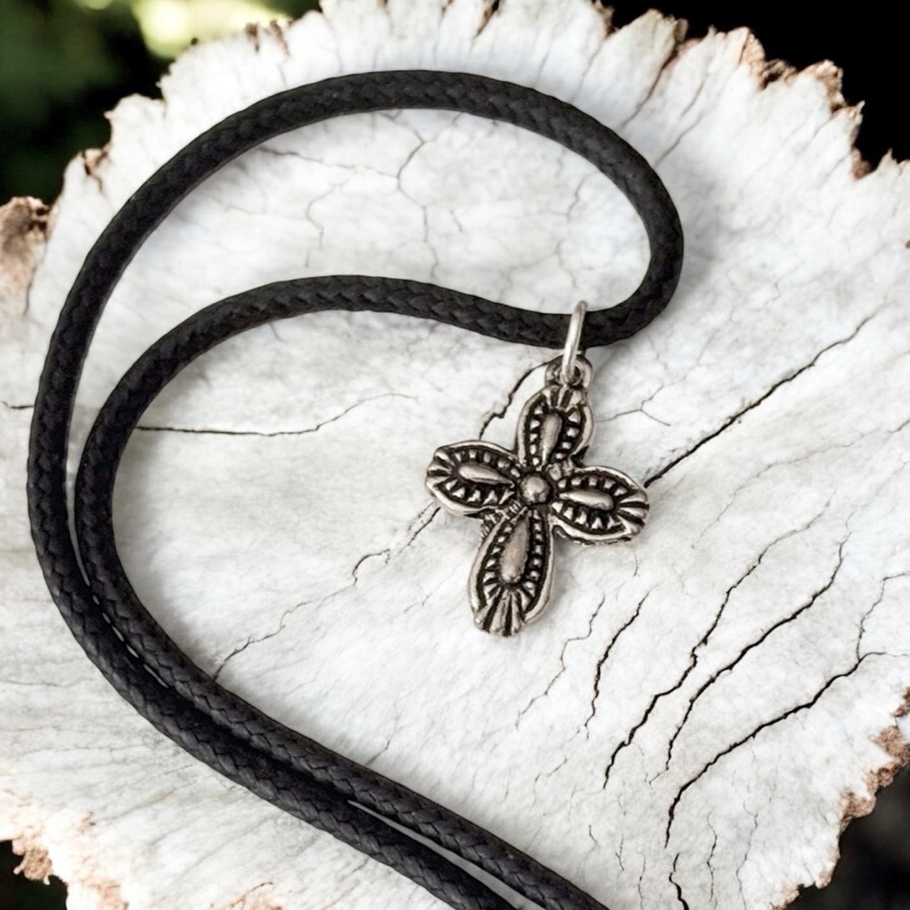 5 For $25💫Small Silver Cross Pendant